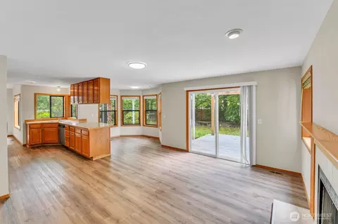 Living - 205 Spring Pl, Enumclaw, WA 98022 photo 7 of 9