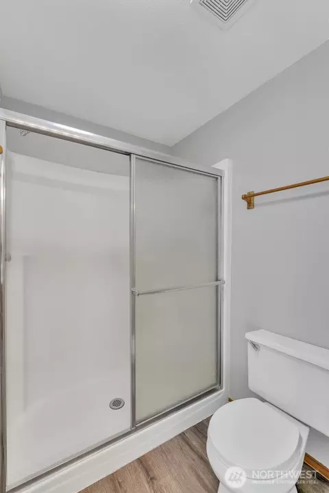 Bath - 205 Spring Pl, Enumclaw, WA 98022 photo 2 of 8