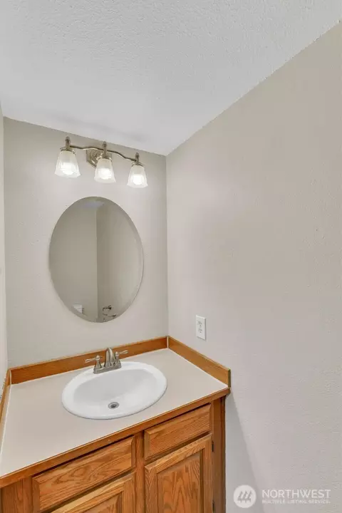 Bath - 205 Spring Pl, Enumclaw, WA 98022 photo 1 of 8