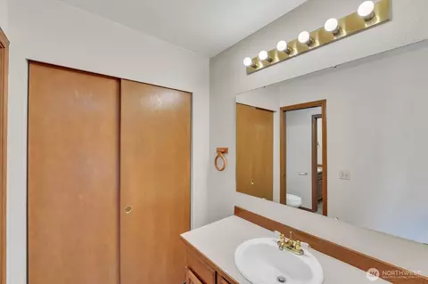 Bath - 205 Spring Pl, Enumclaw, WA 98022 photo 7 of 8