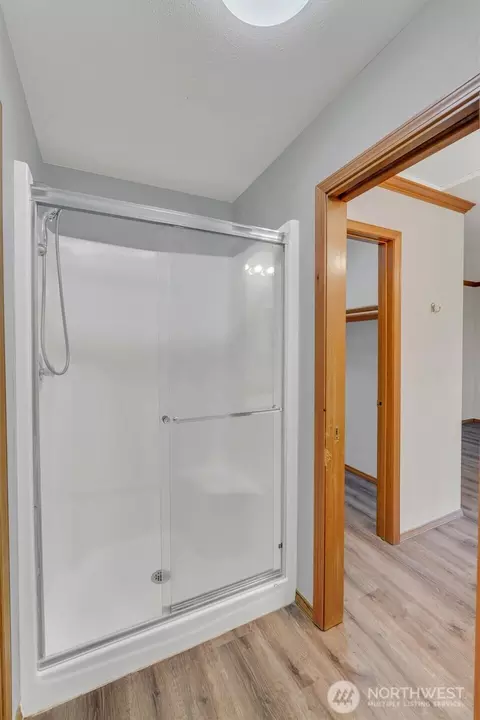 Bath - 205 Spring Pl, Enumclaw, WA 98022 photo 4 of 8