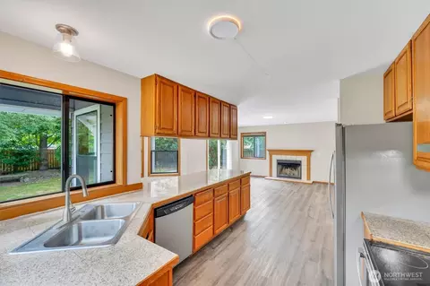 Kitchen - 205 Spring Pl, Enumclaw, WA 98022 photo 2 of 2