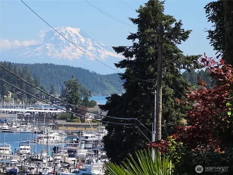 4106 Burnham Dr, Gig Harbor, WA 98332
