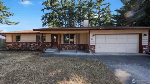 368 NW Columbia Dr, Oak Harbor, WA 98277
