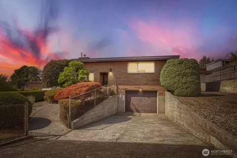 924 S 226th Pl, Des Moines, WA 98198