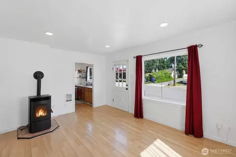 Living - 1812 23rd St, Everett, WA 98201 photo 6 of 8