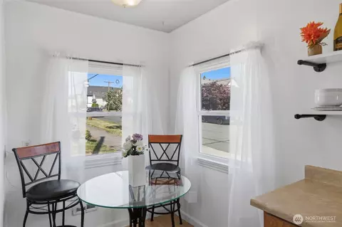 Dining - 1812 23rd St, Everett, WA 98201 photo 1 of 1