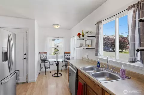 Kitchen - 1812 23rd St, Everett, WA 98201 photo 3 of 4
