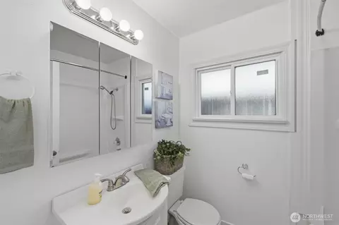 Bath - 1812 23rd St, Everett, WA 98201 photo 1 of 2