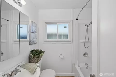 Bath - 1812 23rd St, Everett, WA 98201 photo 2 of 2