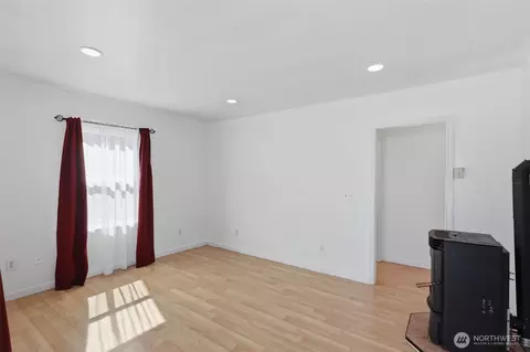 Living - 1812 23rd St, Everett, WA 98201 photo 4 of 8