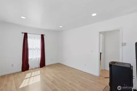 Living - 1812 23rd St, Everett, WA 98201 photo 8 of 8