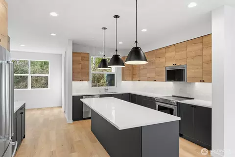 756 NW Holly St, Issaquah, WA 98027