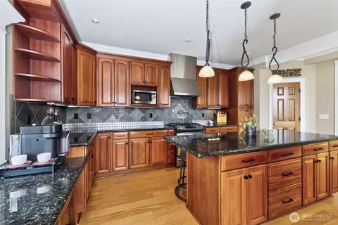 Kitchen - 816 Walnut St, Edmonds, WA 98020 photo 2 of 4