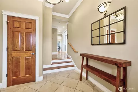 Entry Way - 816 Walnut St, Edmonds, WA 98020 photo 1 of 2