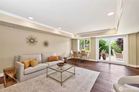 Living - 816 Walnut St, Edmonds, WA 98020 photo 6 of 6