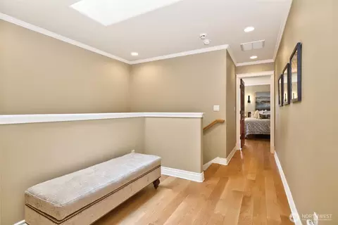 Entry Way - 816 Walnut St, Edmonds, WA 98020 photo 2 of 2