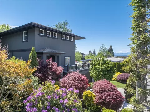 Exterior - 816 Walnut St, Edmonds, WA 98020 photo 5 of 5