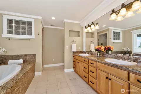 Bath - 816 Walnut St, Edmonds, WA 98020 photo 1 of 3