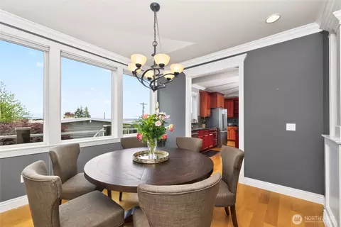 Dining - 816 Walnut St, Edmonds, WA 98020 photo 2 of 3