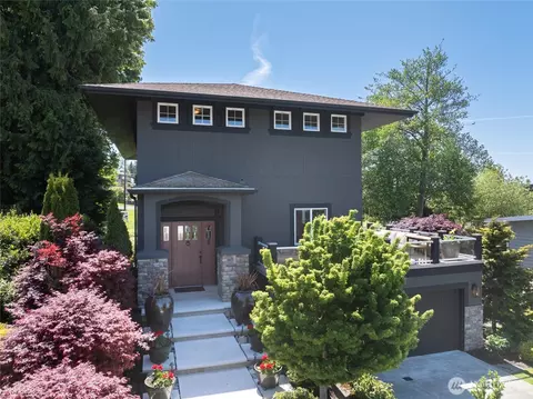 Exterior - 816 Walnut St, Edmonds, WA 98020 photo 4 of 5