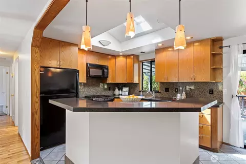 Kitchen - 22202 Meridian Ave S, Bothell, WA 98021 photo 3 of 4