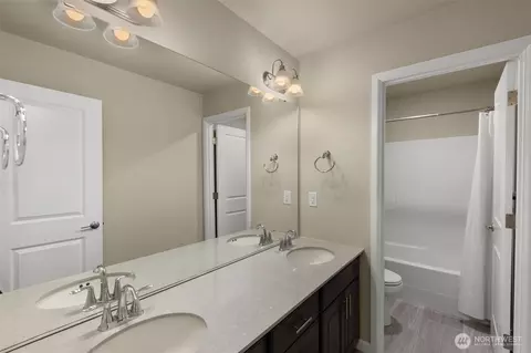 Bath - 4322 233rd Pl SE, Bothell, WA 98021 photo 2 of 2