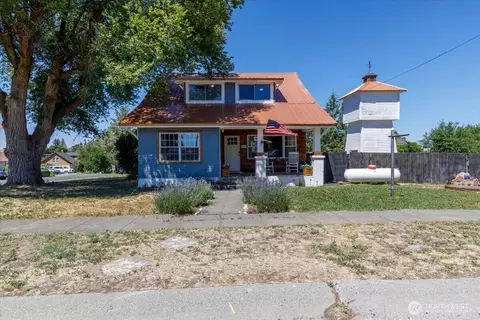 418 W Chestnut St, Almira, WA 99103