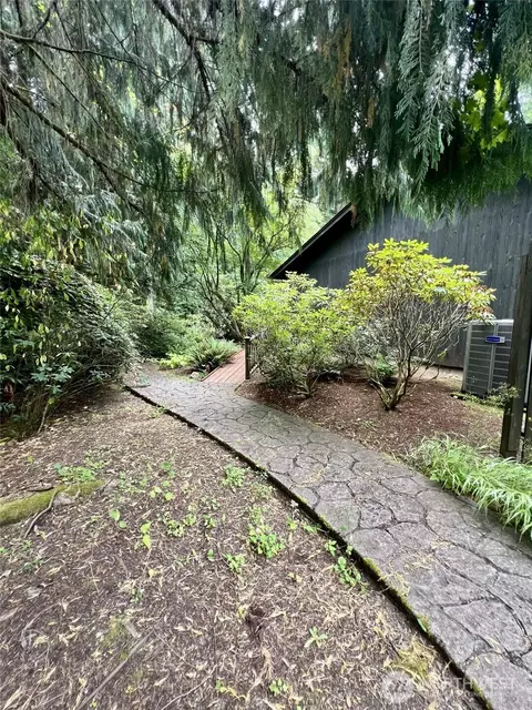 Exterior - 39045 258th Ave SE, Enumclaw, WA 98022 photo 9 of 12