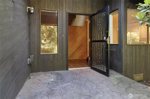 Entry Way - 39045 258th Ave SE, Enumclaw, WA 98022 photo 1 of 3