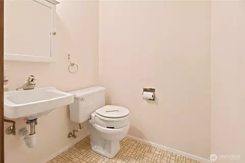 Bath - 39045 258th Ave SE, Enumclaw, WA 98022 photo 3 of 3