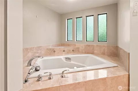 Bath - 39045 258th Ave SE, Enumclaw, WA 98022 photo 2 of 3