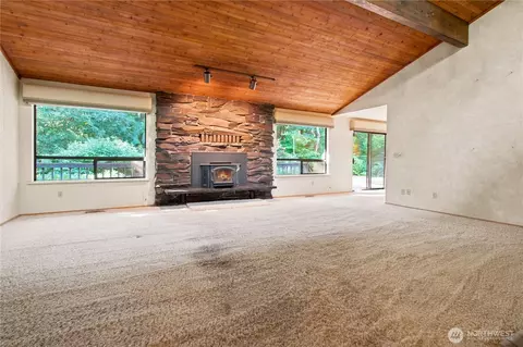 Living - 39045 258th Ave SE, Enumclaw, WA 98022 photo 1 of 2