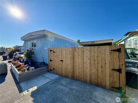 8329 38th St E #24, Edgewood, WA 98371