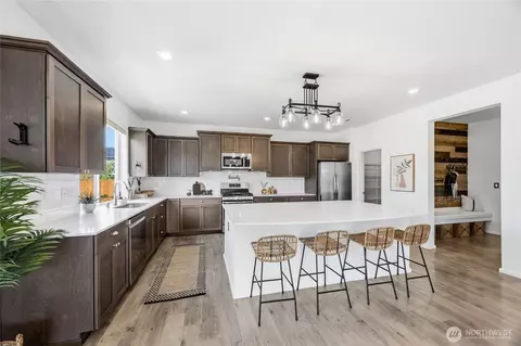 Kitchen - 650 Mckinley St, Enumclaw, WA 98022 photo 1 of 3