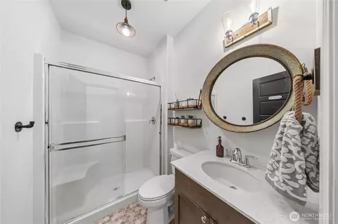 Bath - 650 Mckinley St, Enumclaw, WA 98022 photo 1 of 5