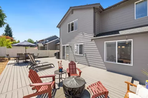 Exterior - 1959 Highpoint St, Enumclaw, WA 98022 photo 2 of 5
