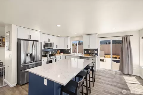 Kitchen - 1959 Highpoint St, Enumclaw, WA 98022 photo 3 of 3