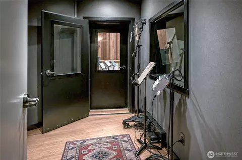 Entry Way - 108 E 35th St, Vancouver, WA 98663 photo 1 of 4
