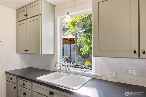 Kitchen - 108 E 35th St, Vancouver, WA 98663 photo 1 of 2