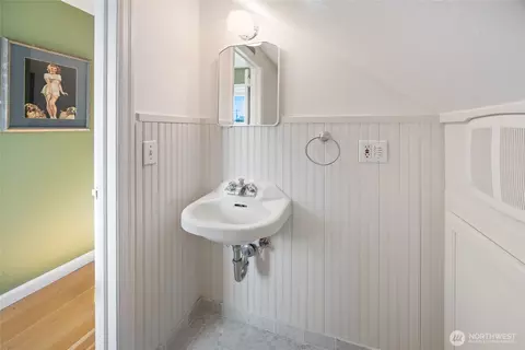 Bath - 108 E 35th St, Vancouver, WA 98663 photo 5 of 6