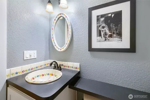 Bath - 108 E 35th St, Vancouver, WA 98663 photo 2 of 6
