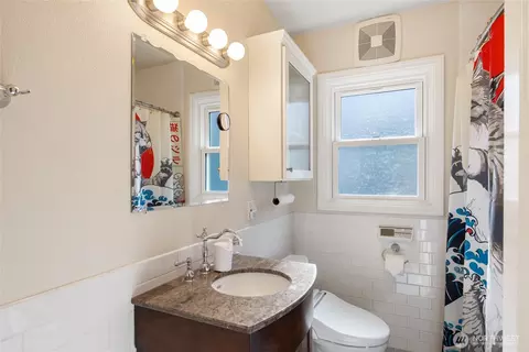 Bath - 108 E 35th St, Vancouver, WA 98663 photo 6 of 6