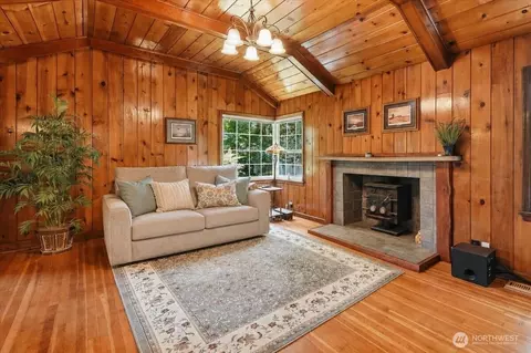 Living - 19711 104th Ave NE, Bothell, WA 98011 photo 2 of 3