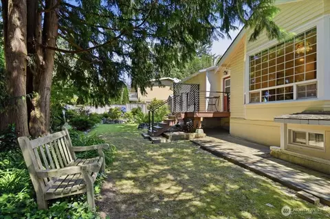 Exterior - 19711 104th Ave NE, Bothell, WA 98011 photo 4 of 8