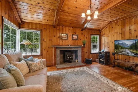 Living - 19711 104th Ave NE, Bothell, WA 98011 photo 1 of 3