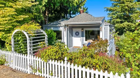 8538 19th Ave NW, Seattle, WA 98117