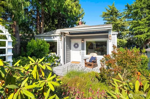 8538 19th Ave NW, Seattle, WA 98117