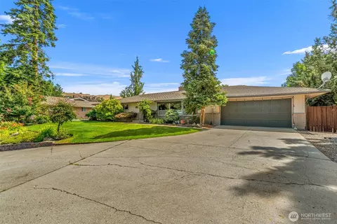 1677 Eastmont Ave, East Wenatchee, WA 98802