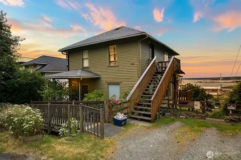 631 N Forest St, Bellingham, WA 98225
